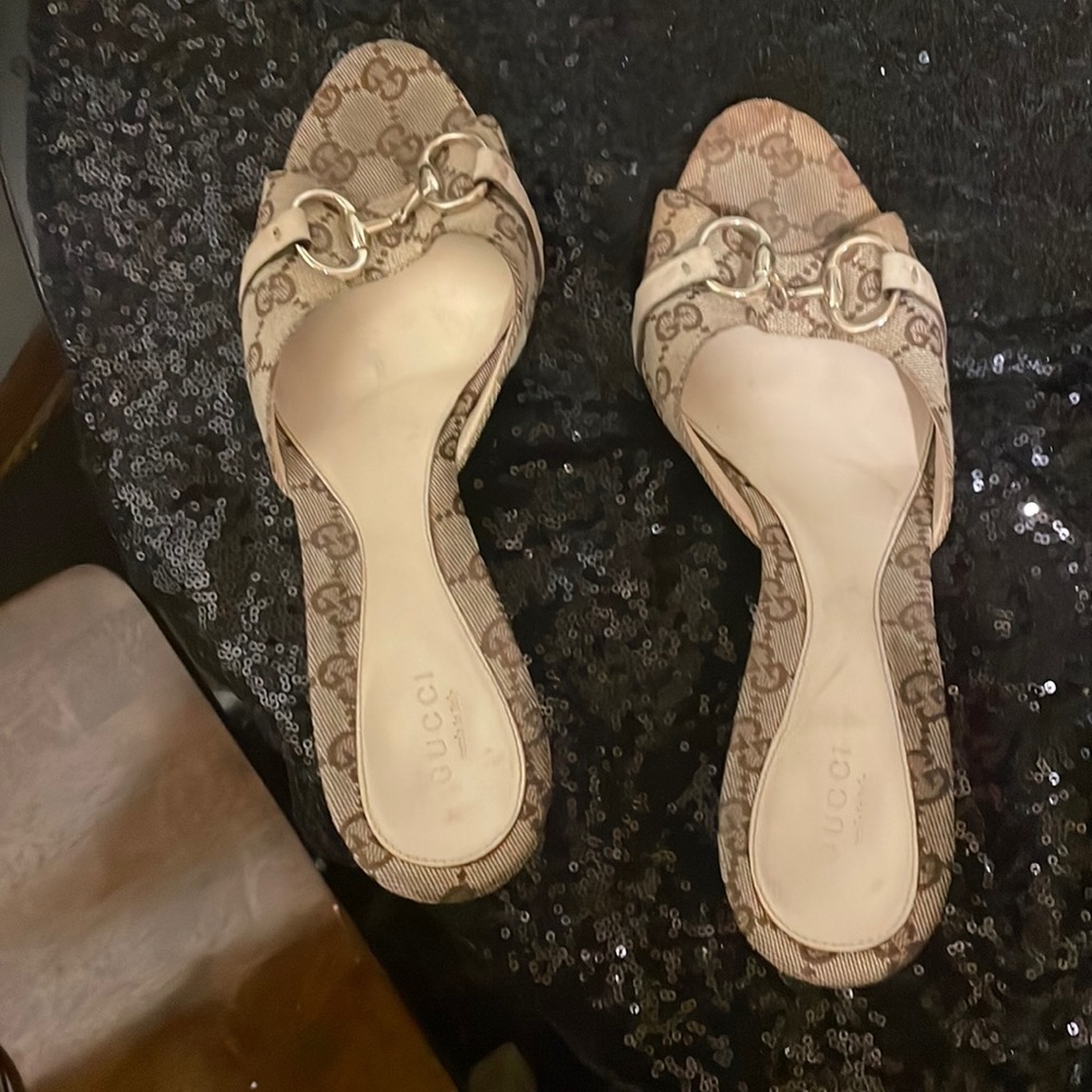 Authentic Gucci size 10b color cream